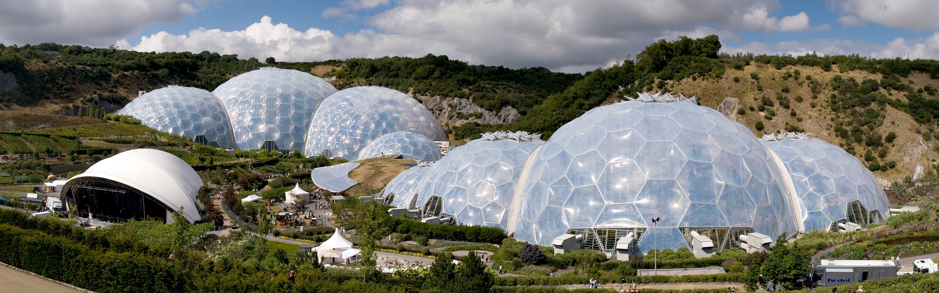 Eden_Project_geodesic_domes_panorama.jpg